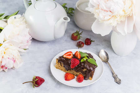Cupcake with chocolate and strawberries.