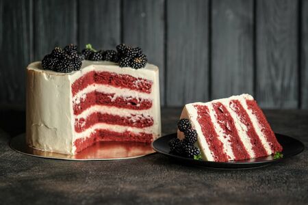 Red Velvet Cheesecake. Tasty homemade american dessert with berries on a dark background.の写真素材