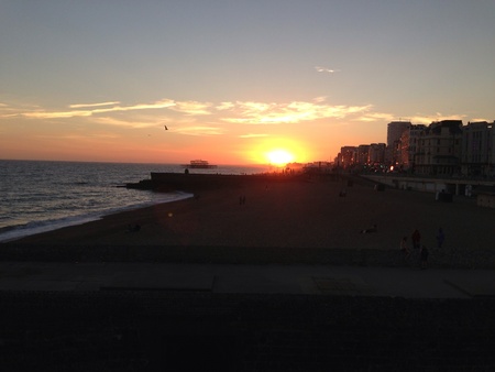 A beautiful sunset over brighton beachの素材