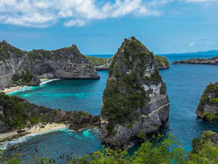 the beauty of the beach scenery, coral reefs and sea water on the pinkie beach of nusa penida Bali, Indonesiaの写真素材