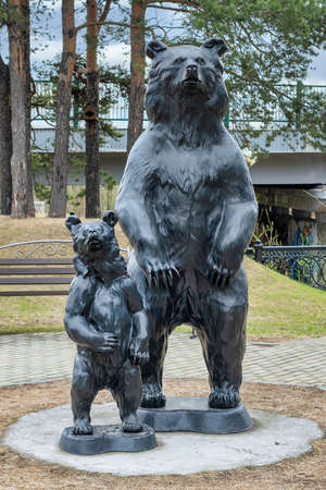 Sculpture bear and small bear stand on its hind legs. Surgut, Russia - 17, May 2021.のeditorial素材