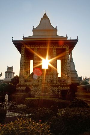 Sunset at Wat Arun (Temple of Dawn) in Bangkokの写真素材