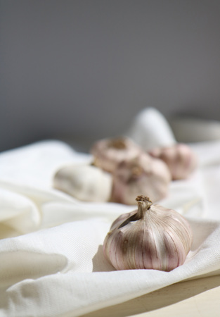 Garlic, Vegetables, Wood texture, Korean Food Ingredientsの写真素材