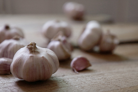 Garlic, Vegetables, Wood texture, Korean Food Ingredientsの写真素材