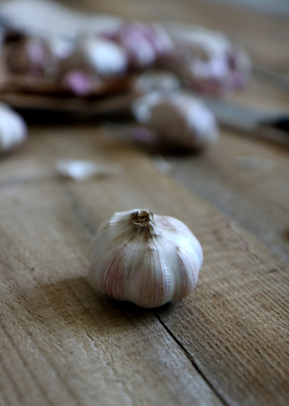Garlic, Vegetables, Wood texture, Korean Food Ingredientsの写真素材