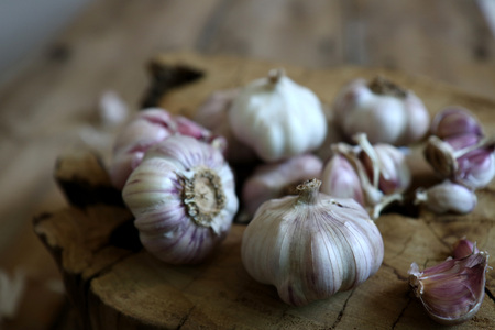 Garlic, Vegetables, Wood texture, Korean Food Ingredientsの写真素材
