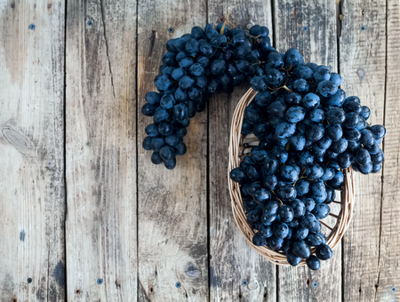 Bunches of ripe Blue grapes on wooden backgroundの写真素材