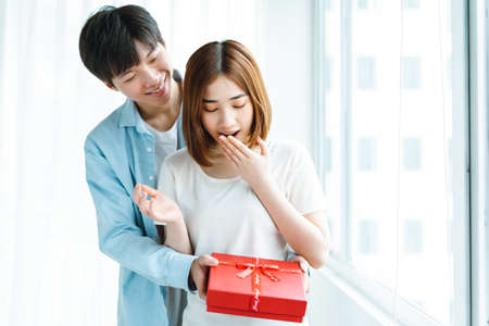 Image of a boyfriend giving his girlfriend a gift on Valentine's Dayの写真素材