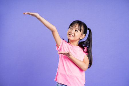 beautiful asian girl portrait posing on purple backgroundの写真素材