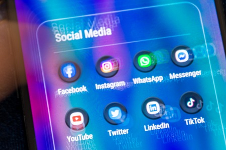 Social media pops out of the phone