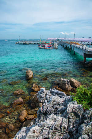 Beautiful island beach with motor boat at Koh Lanのeditorial素材