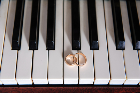 rings on the piano keyboardの写真素材