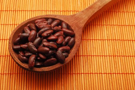 red beans in a wooden spoonの写真素材