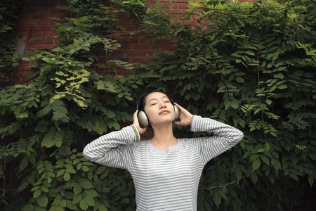 Woman listening to headphonesの写真素材
