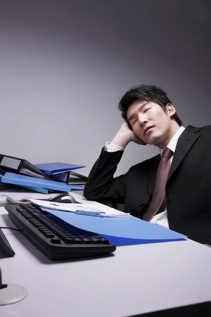 Man sleeping with head resting on his palmの写真素材