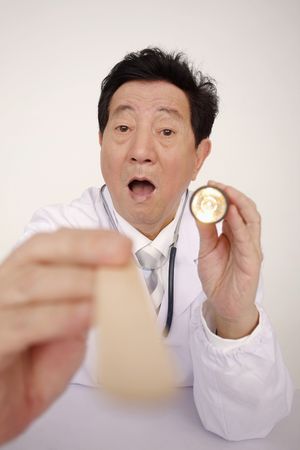 Doctor examining patient's throatの写真素材