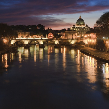 The Tiber river at night, Rome, Italyの写真素材