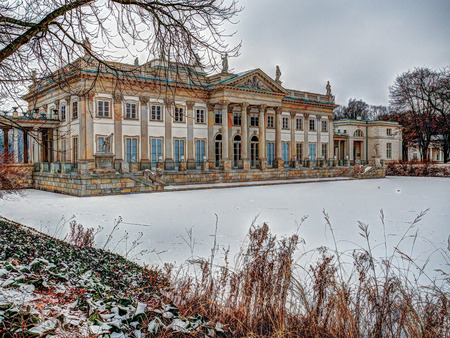 Warsaw, Poland - January 01, 2016: A View of the âPalace on the Waterâ in the Royal âLazienkiâ park during  hard frosts in winterのeditorial素材