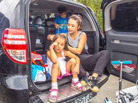Yilan, Taiwan - October 13, 2016: Taiwanese family during a tripのeditorial素材