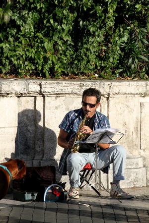 Rome, Street artist play sax for tipsのeditorial素材