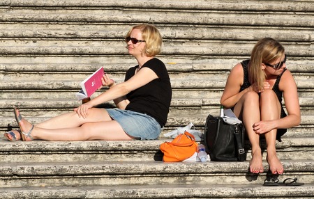 Strangers tourist in Rome Spanish Steps, girls relaxingのeditorial素材