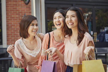 Young women shopping togetherの写真素材