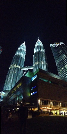View of KLCC twin towers at nightの素材