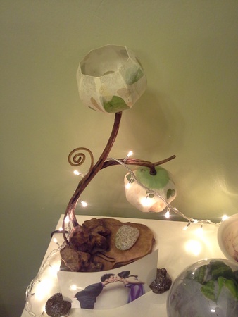 Pretty lights on a lampの素材