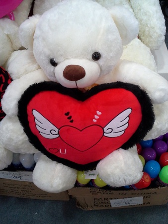 White cuddly soft toyの素材