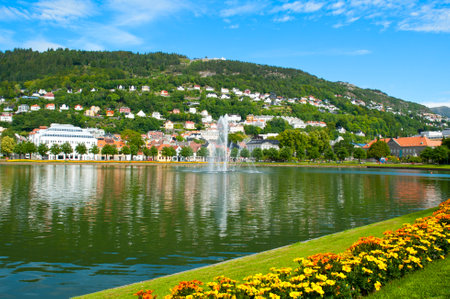 BERGEN, NORWAY - JULY 15, 2018: Landscape with Floyen Mountain, colorful houses, fountain and Lille Lungegardsvannet or Smalungeren Lake in Hordaland county in Bergen.のeditorial素材