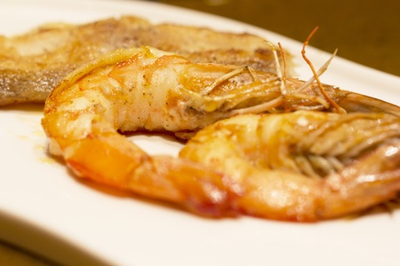 cooked shrimp on white dishの写真素材