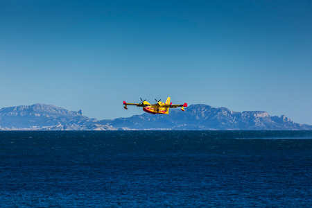 Training of a Canadian civil security in the Mediterranean. Canadair pilots take advantage of the...