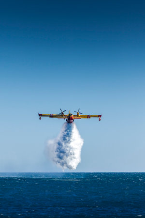 Training of a Canadian civil security in the Mediterranean. Canadair pilots take advantage of the fire-free season to maintain their skills. The training consists of a first pass to check the body of water. Canadair then ditched to load approximately 6 tons of water. A drop then takes place, still above the water, in a large bright white plume projected at high speed into the air.の写真素材