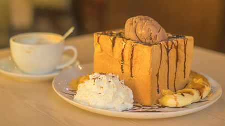 Soft focus of Honey ice cream, sliced toast with chocolateの写真素材