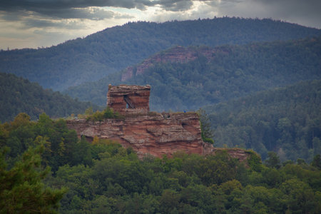 a beautiful view of the castle ruins drachenfelsのeditorial素材