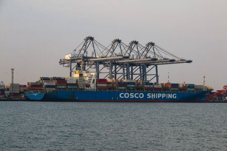 CHONBURI, TH - MARCH 16, 2019: Photo of COSCO SHIPPING ship, Full load container and Prepare to transport goods to the boat.のeditorial素材