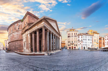 Pantheon temple with a column in Rotonda Sqaure, Rome, Italyの写真素材