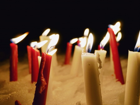 winter candle christmas outside in the snowの写真素材