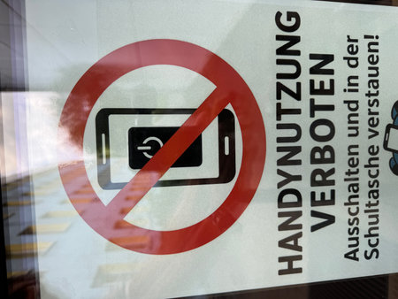 A Sign Prohibiting Phone Usage in Public Spaces to Encourage Calm and Respectful Environmentの写真素材