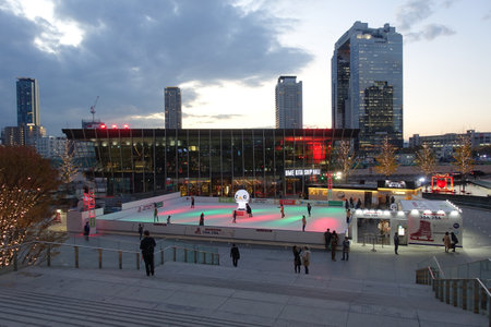 Skate rink in Umekita Square in front of Osaka Stationのeditorial素材