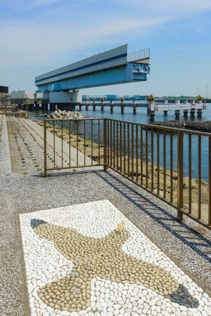 The Haneda movable bridge of the Metropolitan Expressway from Morisaki Coast Parkのeditorial素材