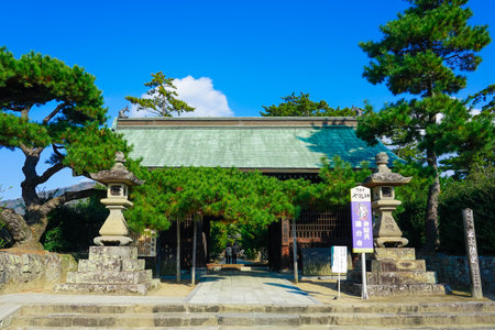 Shikoku Sacred Place No. 80 Temple "(Sanuki) Kokubanji Temple" Niomon Gate (Sanmon Gate)のeditorial素材
