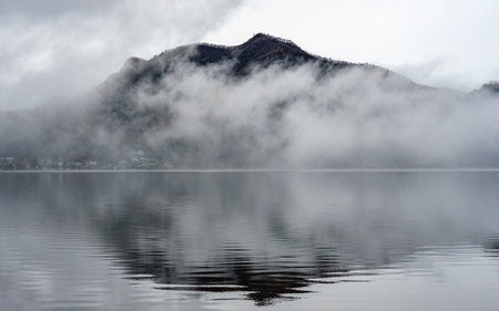 Misty autumn scenery of Lake Haruna (Harunakomachi, Takasaki City, Gunma Prefecture)