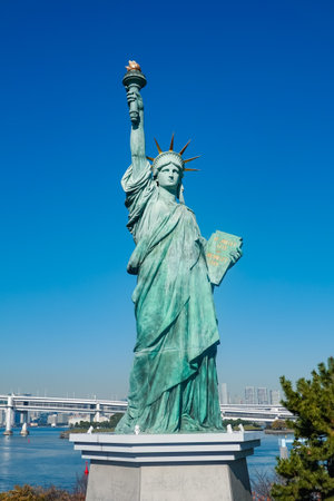 A clear day in Odaiba, Statue of Liberty (Minato Ward, Tokyo)の写真素材