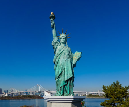 A clear day in Odaiba, Statue of Liberty (Minato Ward, Tokyo)の写真素材