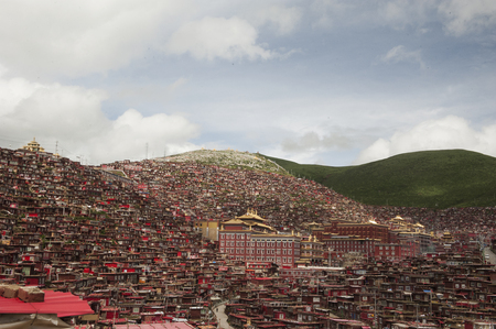 Sichuan Rong Ming Temple five La Seda Buddhist Instituteのeditorial素材