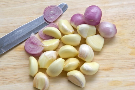 Onions and garlic sliceの写真素材
