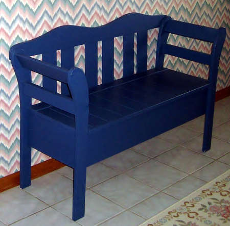 Blue mission style storage bench in an entry wayの写真素材