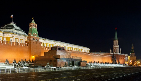 Night view of Moscow Red Square, Mausoleum of Lenin and Russian Government building のeditorial素材