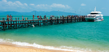 KO SAMUI, THAILAND - FEBRUARY 27: Lomprayah high speed catamaran arrival from Koh Tao to Koh Samui island, Thailand on february 27, 2014. Lomprayah is one of ferry companies in Gulf of Thailandのeditorial素材